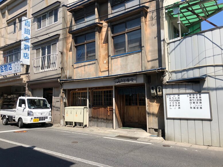 青森県八戸市 蕪島神社 ウミネコと戯れる旅 東北ウェブ ホームページ制作会社